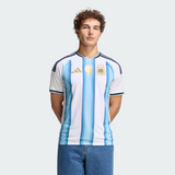 [PRÉ-VENDA] Camisa Argentina I 26/28 + Patch Campeão Copa do Mundo - Torcedor Adidas