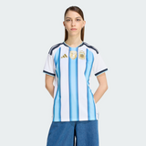 [PRÉ-VENDA] Camisa Argentina I 26/28 + Patch Campeão Copa do Mundo - Torcedor Adidas Feminina